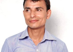 कवि आफैँ, पत्थर भएको छ