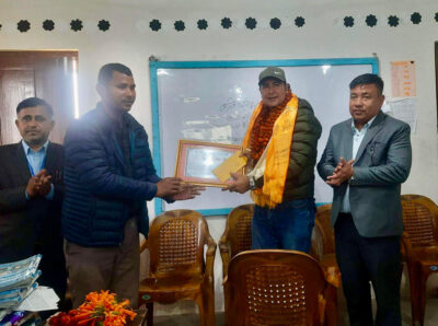 कवि भूपिनलाई कलाश्री पुरस्कार कवि भूपिनलाई कलाश्री पुरस्कार