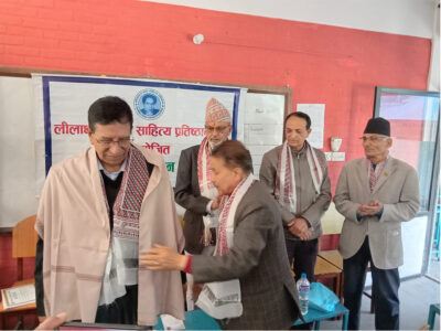 साहित्यकार श्रीओम श्रेष्ठ ‘रोदन’ सम्मानित साहित्यकार श्रीओम श्रेष्ठ ‘रोदन’ सम्मानित
