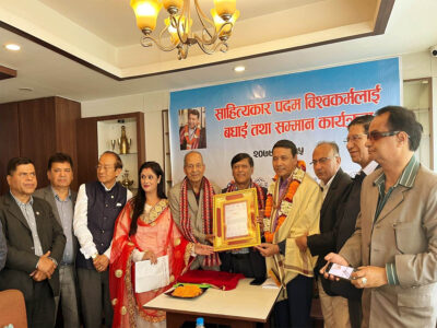साहित्यकार पदम विश्वकर्मा सम्मानित साहित्यकार पदम विश्वकर्मा सम्मानित