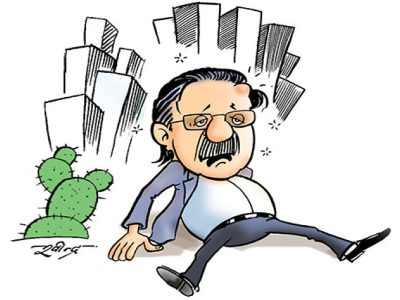 आज्ञापालक कमरेड आँखा खोल्छ