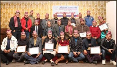 कविता यात्राका सहभागी स्रष्टाहरु सम्मानित
