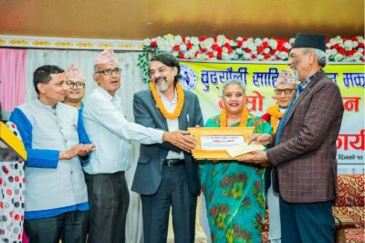हेटाैंडामा डा. मुकेश चालिसे र  सर्जक माधव भण्डारी रश्मी सम्मानित