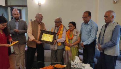 घनश्याम राजकर्णिकारलाई प्रतीक ढकाल नियात्रा सौरभ सम्मान