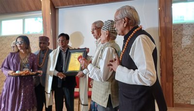 हास्यव्यङ्ग्यकार लक्ष्मण नेवटियालाई देवकीनन्दन स्मृति साहित्य सम्मान 