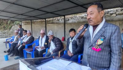 सगरमाथा माध्यमिक विद्यालय कुलुङका विद्यार्थीसँग कुलपति राई सगरमाथा माध्यमिक विद्यालय कुलुङका विद्यार्थीसँग कुलपति राई