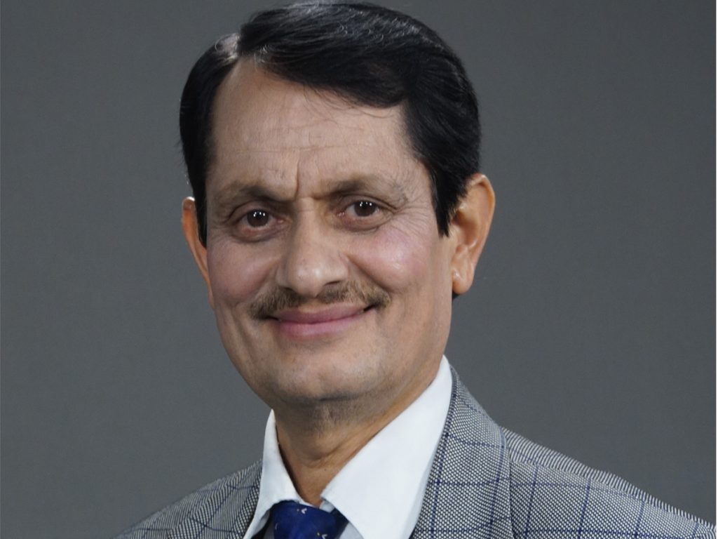 सपना नयाँ, खेल पुरानो