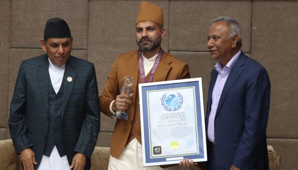 एकै पटक धेरै पुस्तक प्रकाशन गरेर विश्व कीर्तिमान