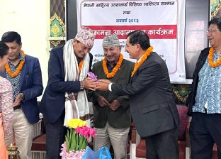 समीक्षक प्रा.डा. गोविन्दमानसिंह कार्की सम्मानित