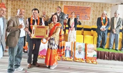 ज्ञानगुन साहित्य प्रतिष्ठानद्वारा ८ जना स्रष्टा सम्मानित