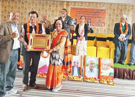 ज्ञानगुन साहित्य प्रतिष्ठानद्वारा ८ जना स्रष्टा सम्मानित