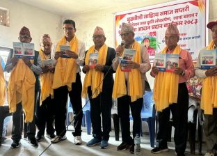 बुढ्यौली नागरिक अभिनन्दनका साथ ‘जीवनका उकाली ओरालीहरू’ लघुकाव्य विमोचन