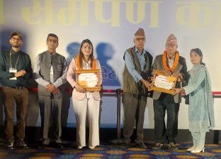 हास्यव्यङ्ग्य स्रष्टा लुइँटेल र कलाकार न्यौपाने सम्मानित