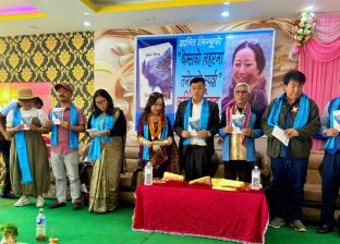 ‘थेम्सको लहरमा तमोरको स्पर्श’ कविता सङ्ग्रह विमोचन