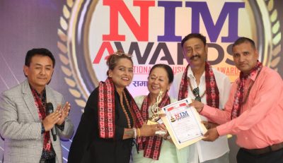 गीता अधिकारीलाई सर्वोत्कृष्ट गीतकार महिला (सुगम संगीत)को अवार्ड