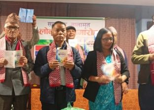साहित्यकार ’ज्योत्स्ना’को‘एकसय थोपा बालामृत’ लोकार्पित साहित्यकार ’ज्योत्स्ना’को‘एकसय थोपा बालामृत’ लोकार्पित