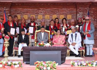 अभिनेता मदनकृष्ण श्रेष्ठलाई ‘राष्ट्रिय दीर्घसाधना सम्मान २०८३’ प्रदान अभिनेता मदनकृष्ण श्रेष्ठलाई ‘राष्ट्रिय दीर्घसाधना सम्मान २०८३’ प्रदान