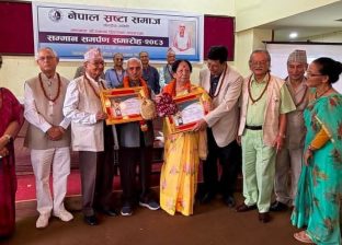 कथाकार माया ठकुरी र निनु चापागाईंलाई योगमाया राष्ट्रिय सम्मान अर्पण कथाकार माया ठकुरी र निनु चापागाईंलाई योगमाया राष्ट्रिय सम्मान अर्पण