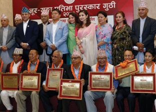 नूर–गङ्गा गुठीद्वारा एकसाथ दसजना स्रष्टा साहित्यकार पुरस्कृत