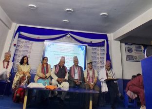भक्तपुर बुढ्यौलीद्वारा तीनजना स्रष्टाहरूलाई सम्मान गर्दै सिर्जना वाचन भक्तपुर बुढ्यौलीद्वारा तीनजना स्रष्टाहरूलाई सम्मान गर्दै सिर्जना वाचन