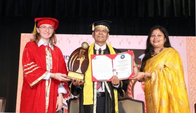 गीतकार तथा उपन्यासकार डा. उपाध्यायलाई दशौं मानार्थ विद्यावारिधि गीतकार तथा उपन्यासकार डा. उपाध्यायलाई दशौं मानार्थ विद्यावारिधि