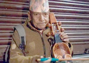 परम्परा जोगाउँदै ७३ वर्षीय रामबहादुर गन्धर्व परम्परा जोगाउँदै ७३ वर्षीय रामबहादुर गन्धर्व