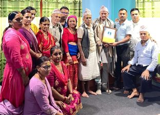 स्रष्टा व्यक्तित्व देवीप्रसाद वनवासीलाई पुरस्कृत गरियो 